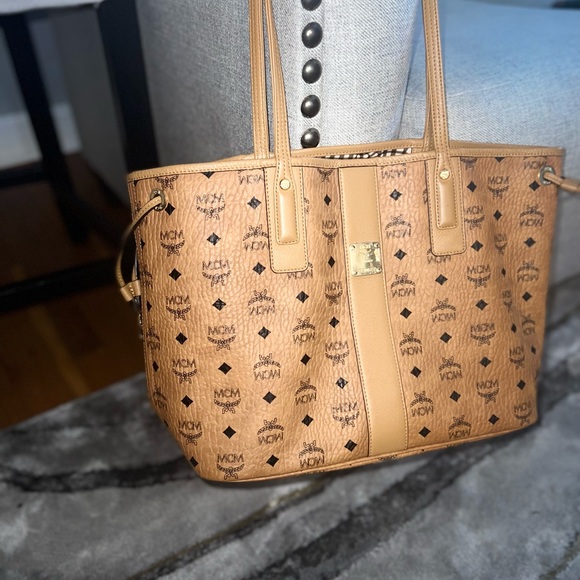 MCM medium shopper (REVERSIBLE) - Picture 11 of 13
